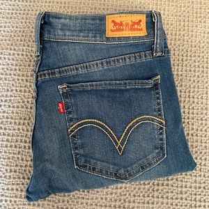 Levi’s 518 straight women’s jeans